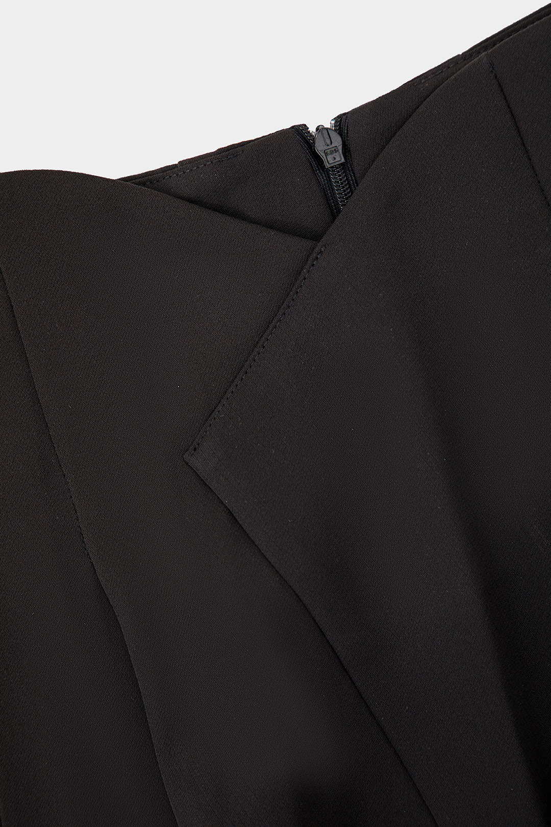 Falty | Faltenreiche asymmetrische weit geschnittene Hose