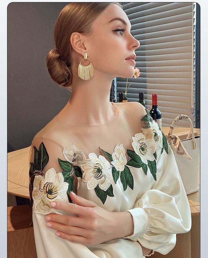 Julia l Schicke Bluse mit transparentem Ausschnitt