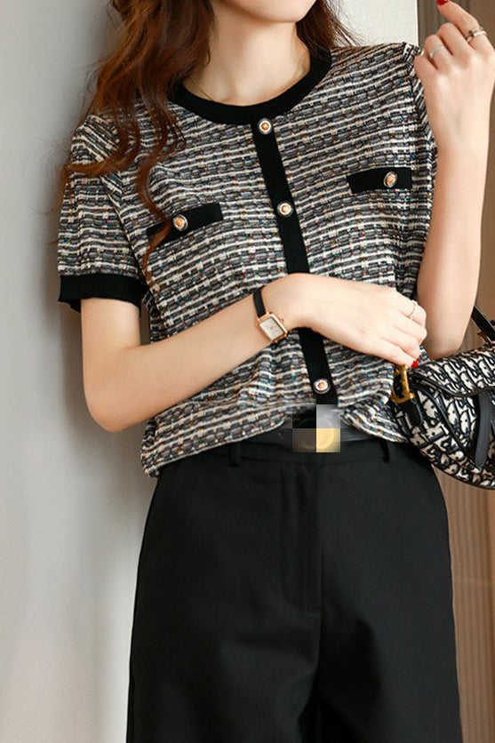 Modischer Strickpullover im Chanel-Stil