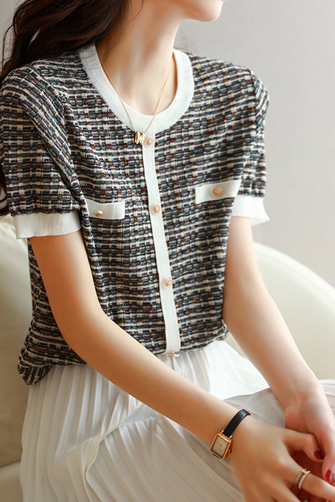 Modischer Strickpullover im Chanel-Stil