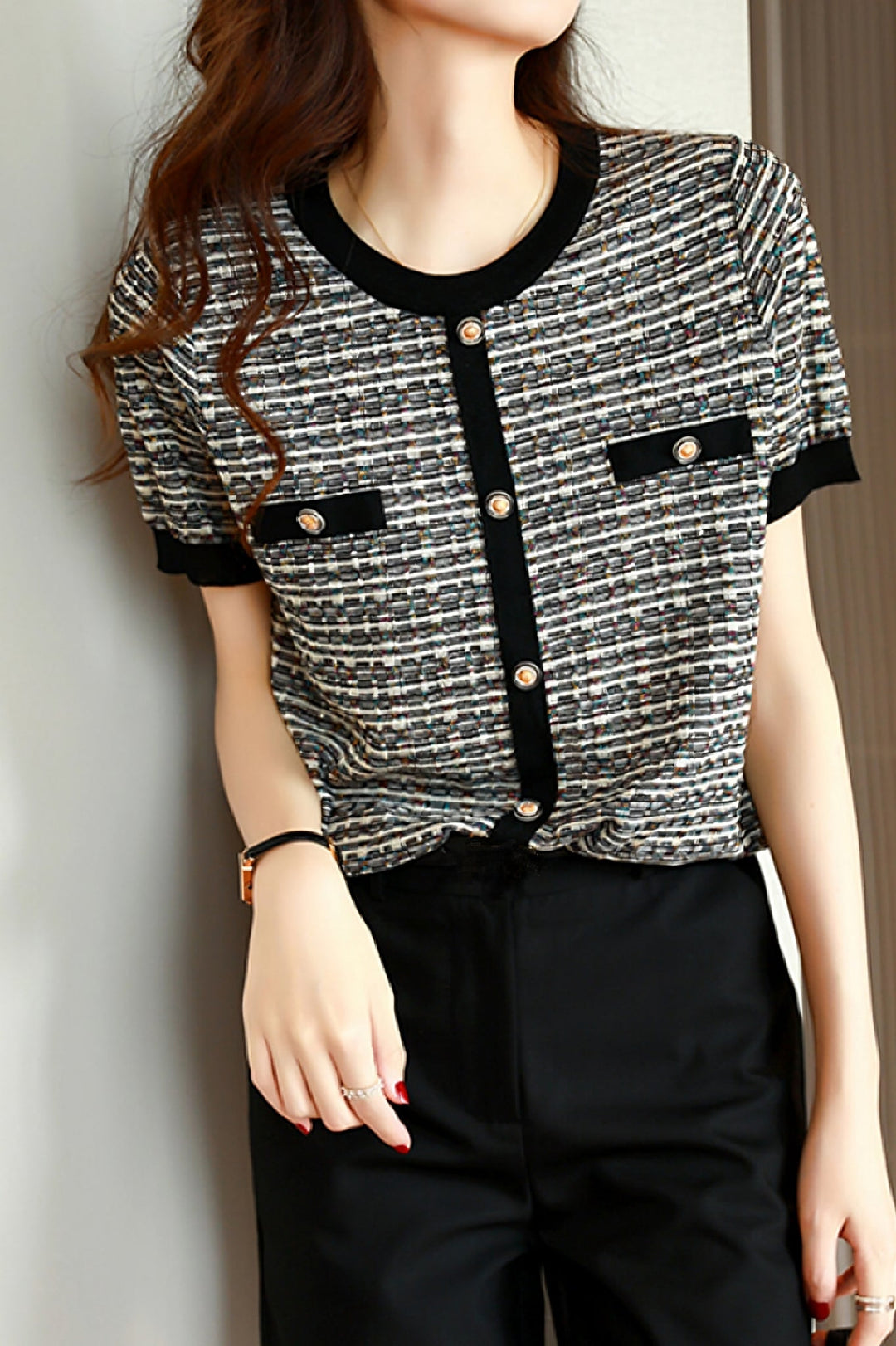 Modischer Strickpullover im Chanel-Stil