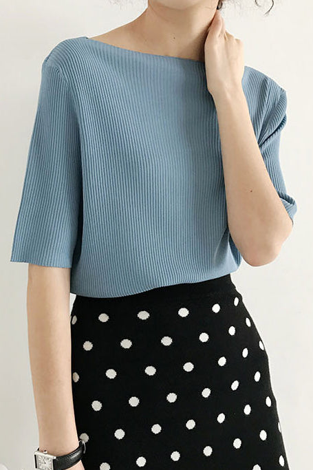 Schlichtes Strickoberteil mit mittellangen Ärmeln