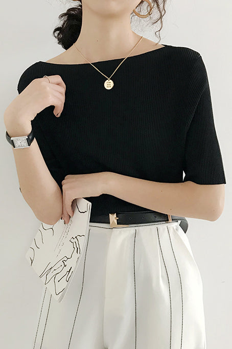 Schlichtes Strickoberteil mit mittellangen Ärmeln