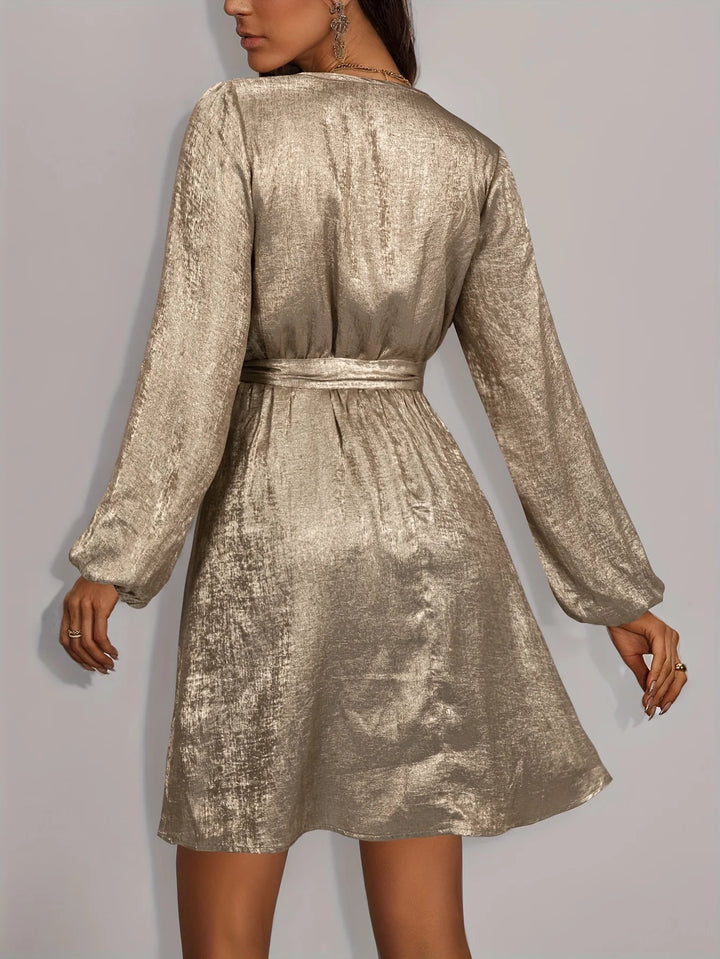 Meta Gold | Glamour-Wickelkleid