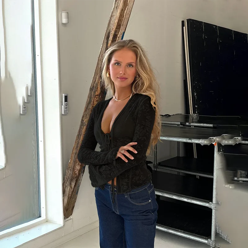 Amara | Wyrafinowana bluzka koronkowa.