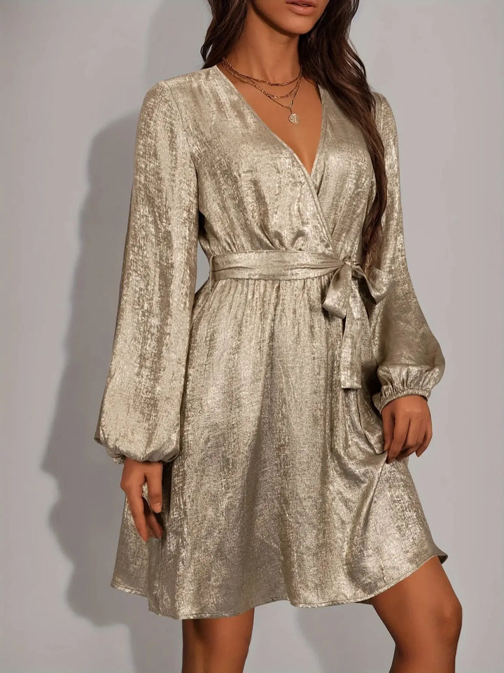 Meta Gold | Glamour-Wickelkleid