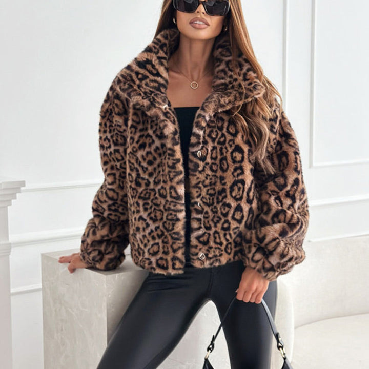 Leo | Flauschiger Kurzmantel mit Leoparden-Print